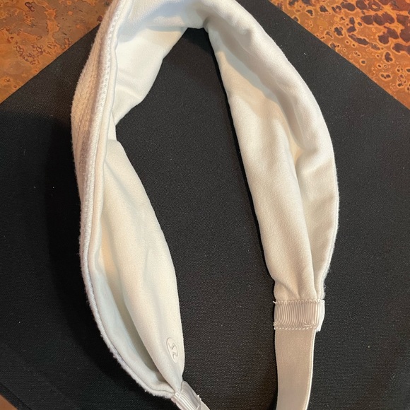 Lululemon headband, only wore once. - Picture 4 of 6